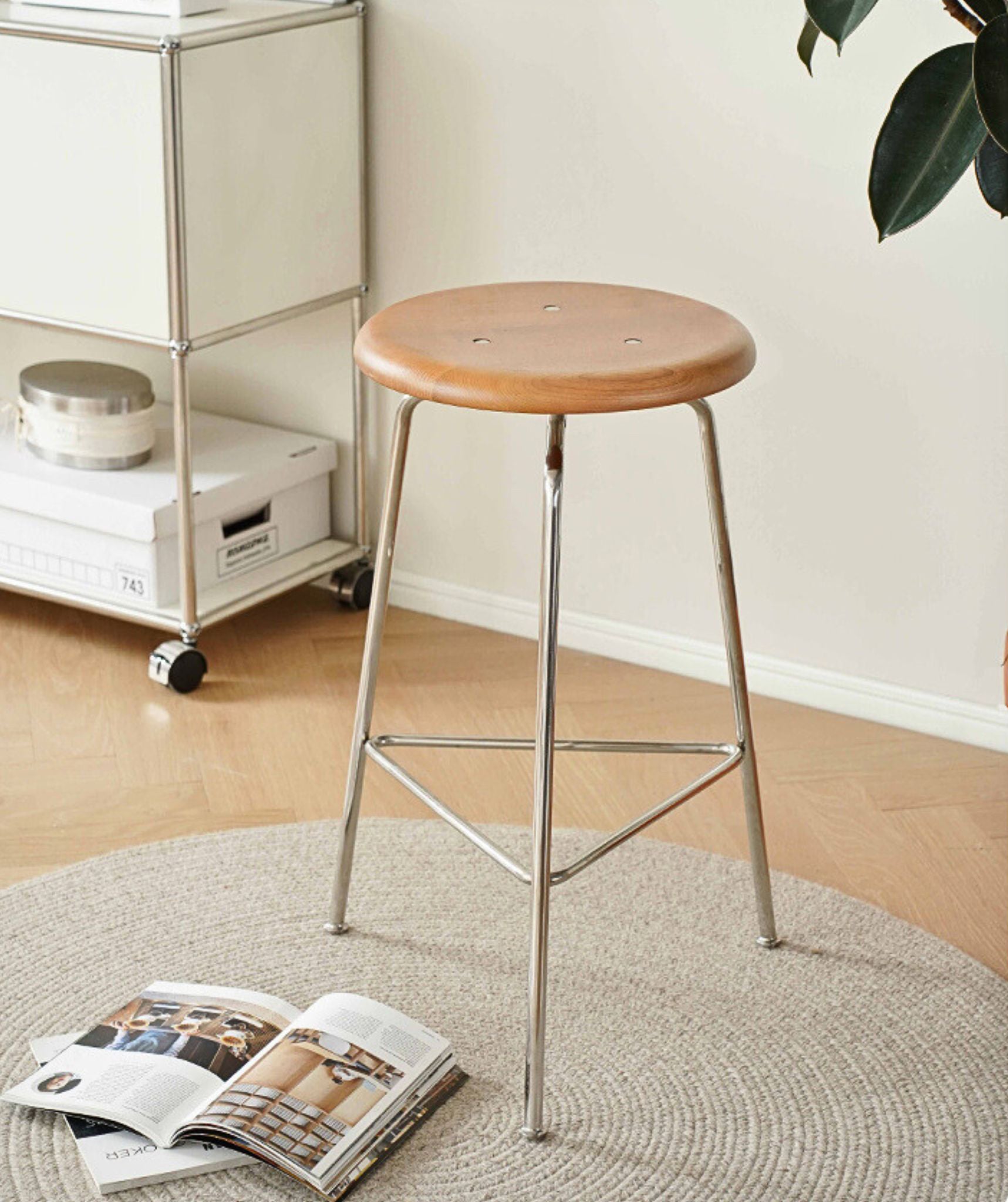 Minimal Wooden Bar Stool - The Feelter