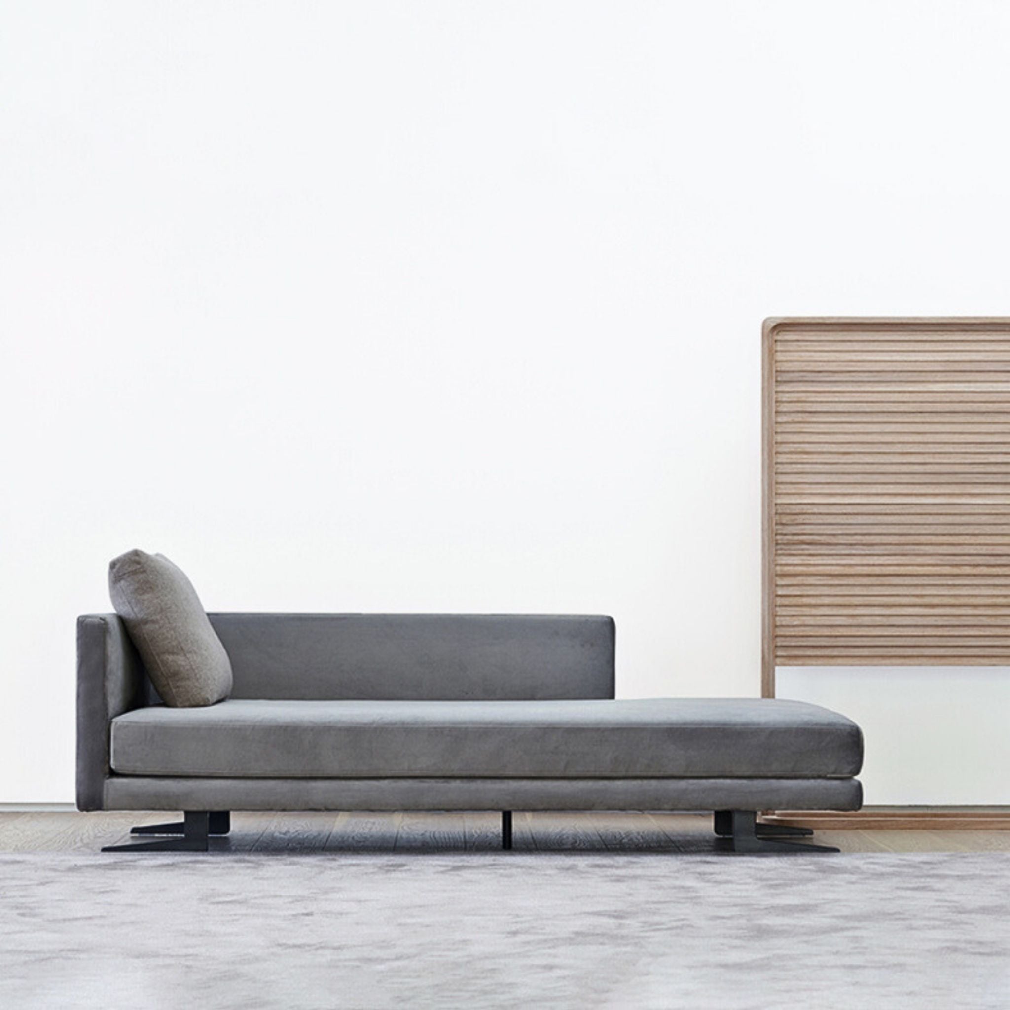 Bologna Minimalist Chaise Lounge - The Feelter