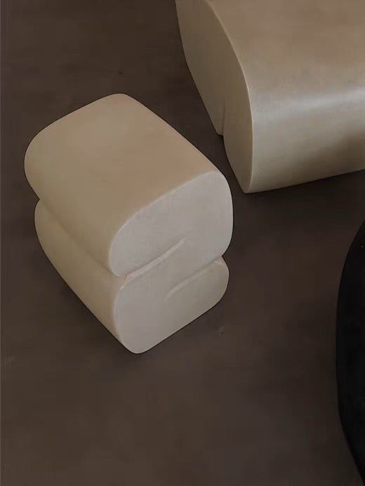 kar Curl-up Stool 蜷缩矮墩玻璃钢边几客厅卧室买手店陈列侘寂风 - The Feelter