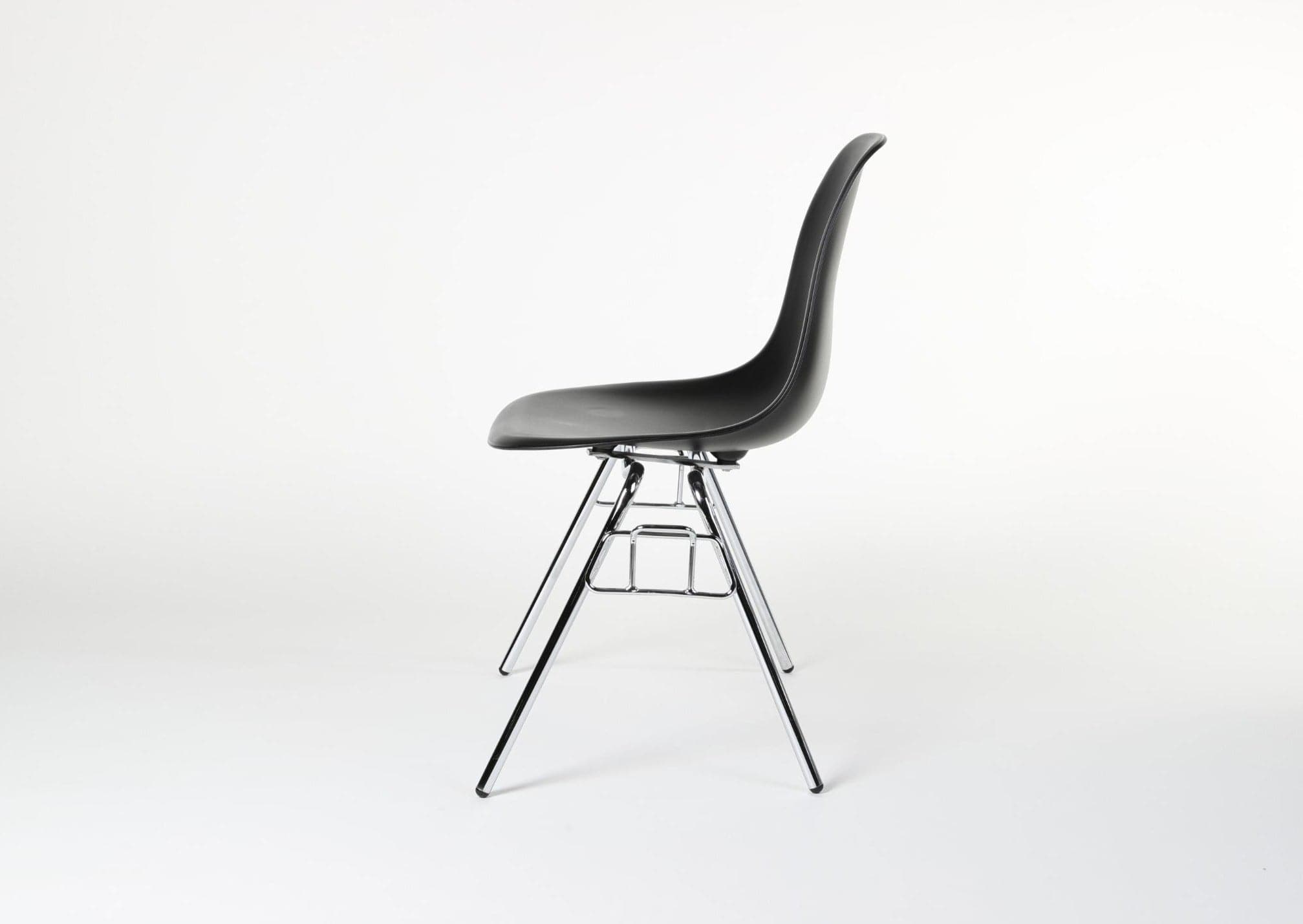 DSS Stacking Chair Charles and Ray Eames Replica