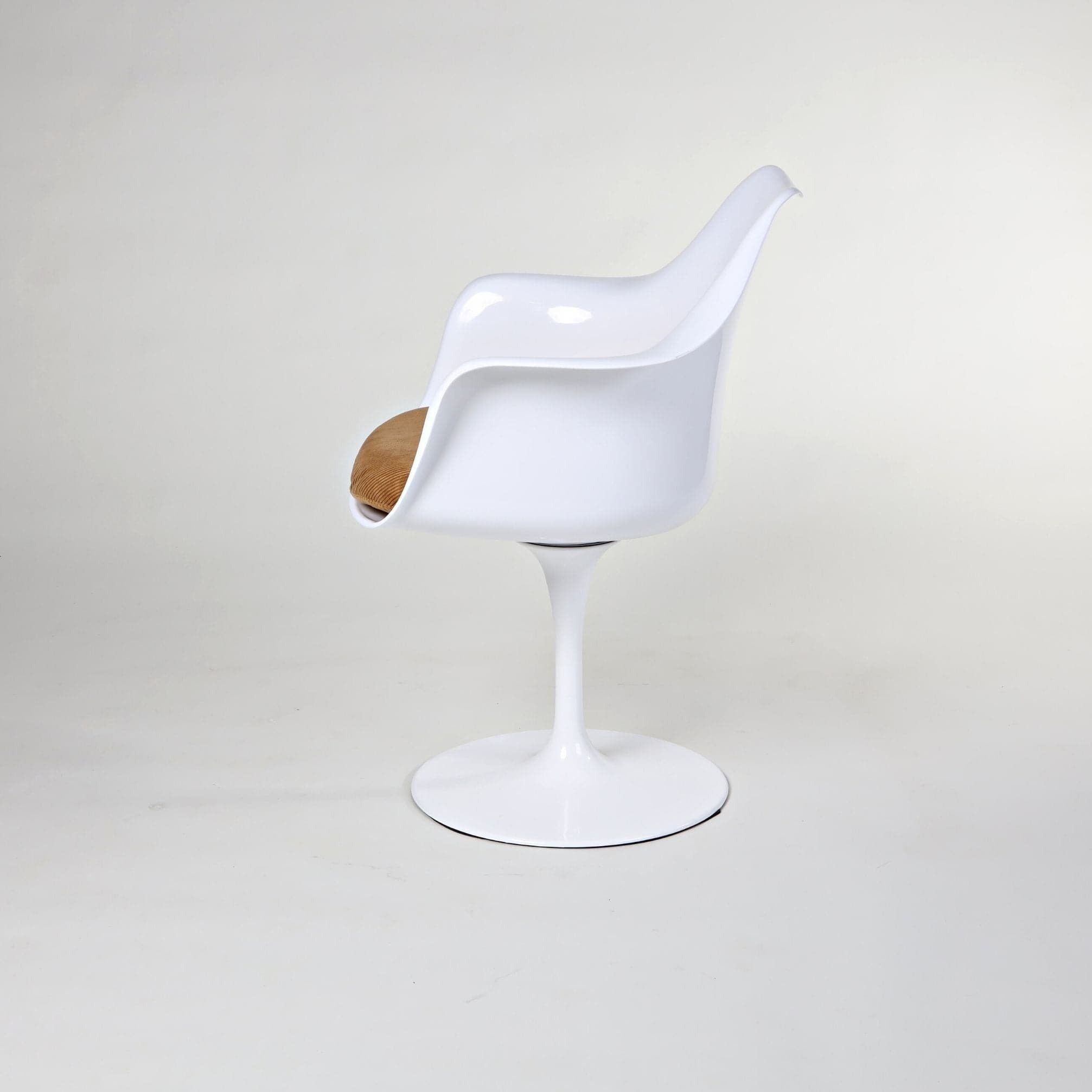 Clover Plastic Dining Chair with Armrest The Feelter
