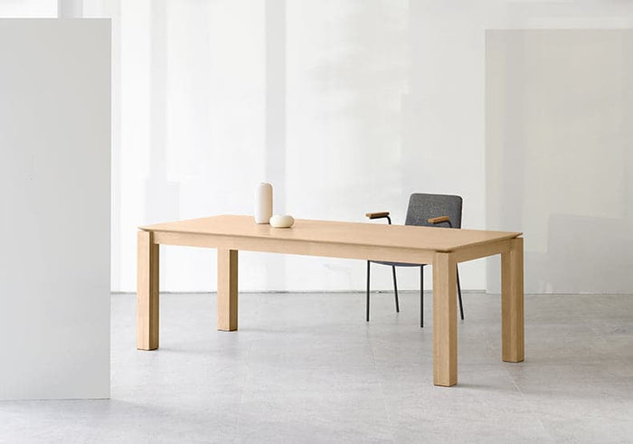 The Feelter Vemb Dining Table